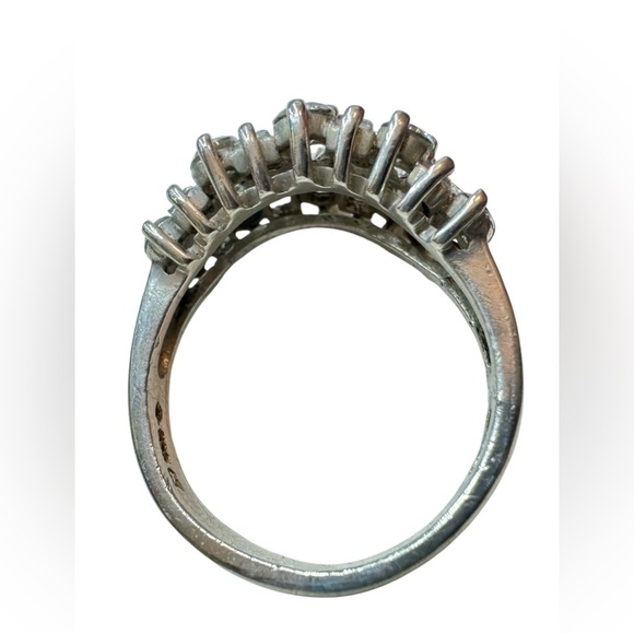 Vintage Sterling Silver Cubic Zirconia Ring (8.5) - Picture 8 of 15